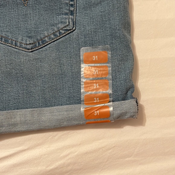 Levi’s women’s shorts light wash denim brand new with tags size 12 - Picture 2 of 5